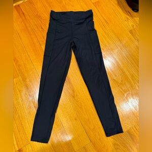 Aero Black High-Waisted Leggings. W/ side pocket. Size medium